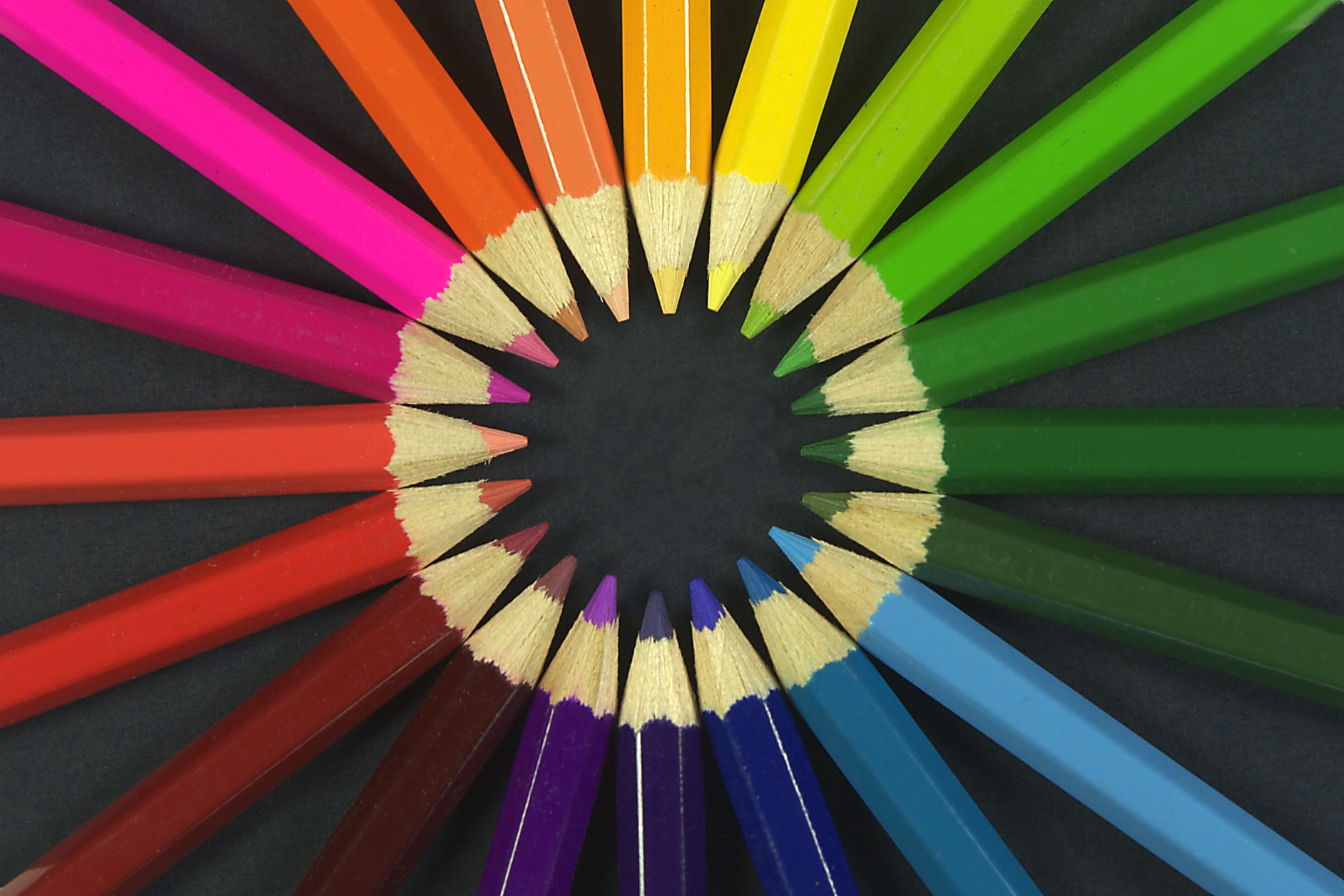Pencils of all the primary colors in a circle